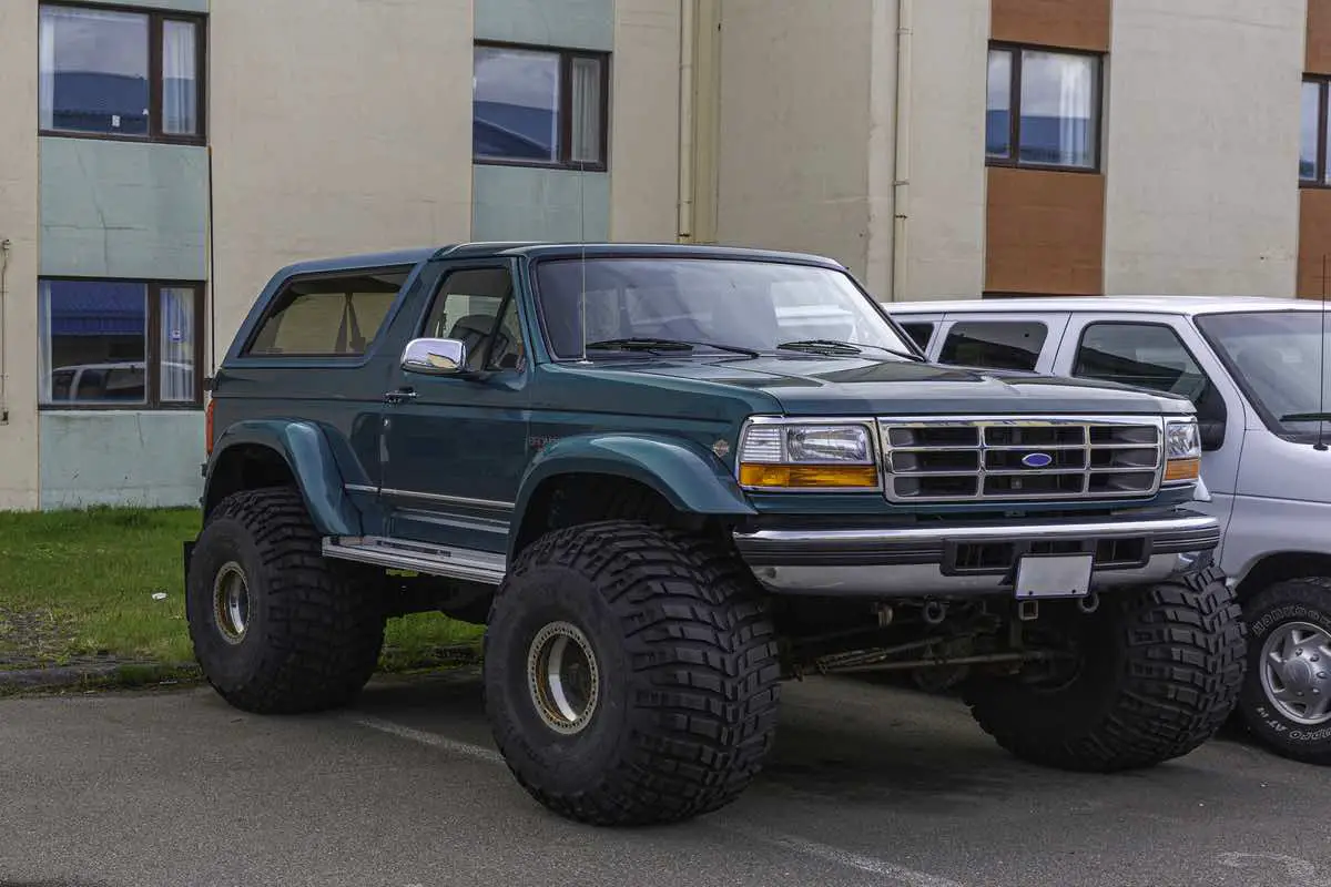 Body lift kits allow for bigger tires